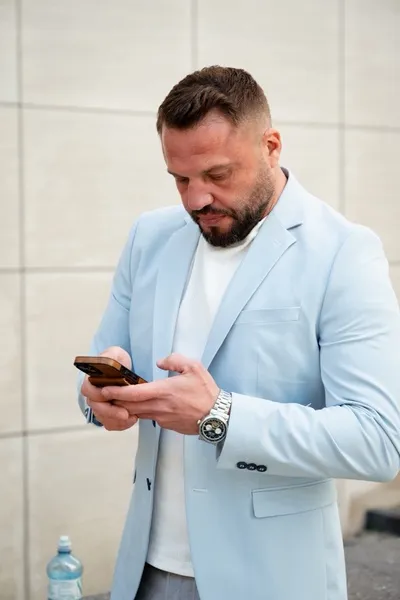 الذكاء الاصطناعي للدردشة المعكوسة – الدردشة مع دينيس