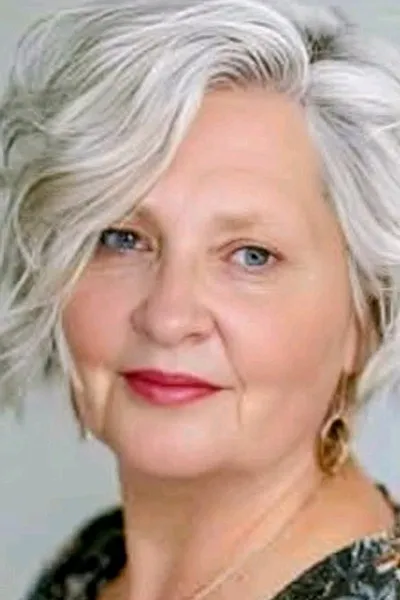 Flipped Chat AI – Чат с Марибел Кийтън