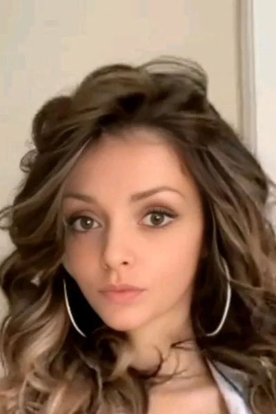 Flipped chat ai - makipag -chat sa Kelly Sienna