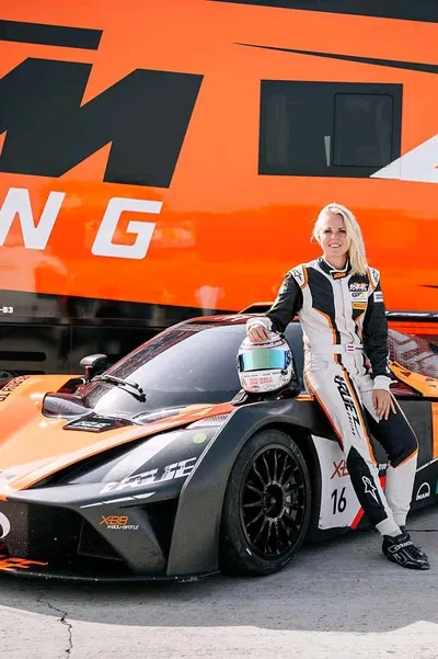 Flipped Chat AI – Chat cu Rena Falkenrath