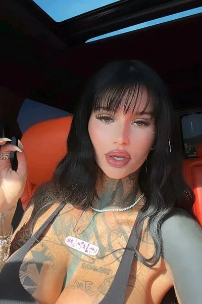 Flipped Chat AI – Bate-papo com Coco Blake