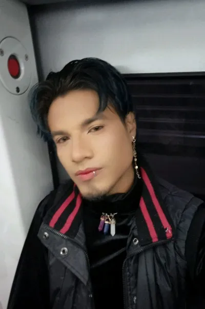 الذكاء الاصطناعي للدردشة المعكوسة – الدردشة مع Yelfferson 