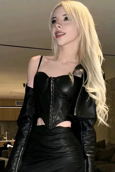 AI trò chuyện đảo ngược – Trò chuyện với Nicole