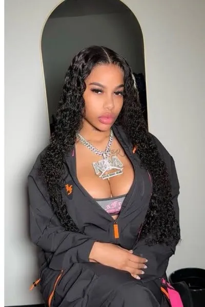 AI trò chuyện đảo ngược – Trò chuyện với Con gái của bạn có bộ ngực mềm mại