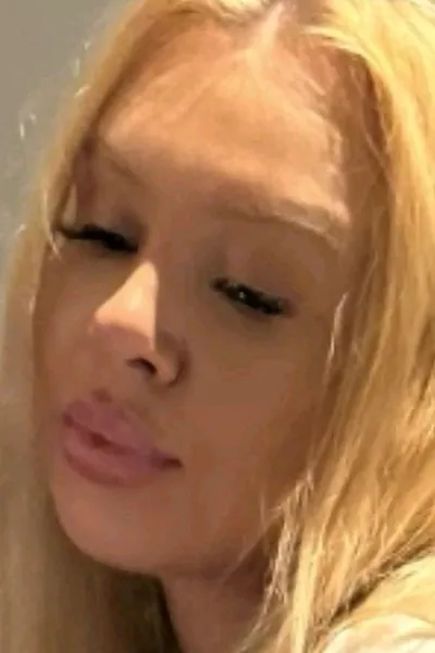 Flipped Chat AI – kalbėkite su Šarlotė Spenser