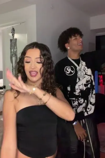 Flipped Chat AI – แชทกับ เค็น แบลีย์