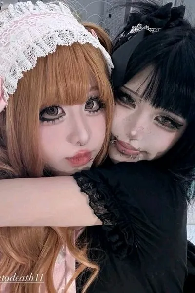 Flipped Chat AI – Chat cu Kiro și Hana