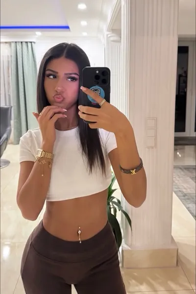 Flipped Chat AI – razgovarajte s Leah