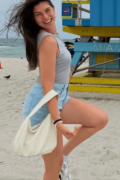 AI trò chuyện đảo ngược – Trò chuyện với Celine dept