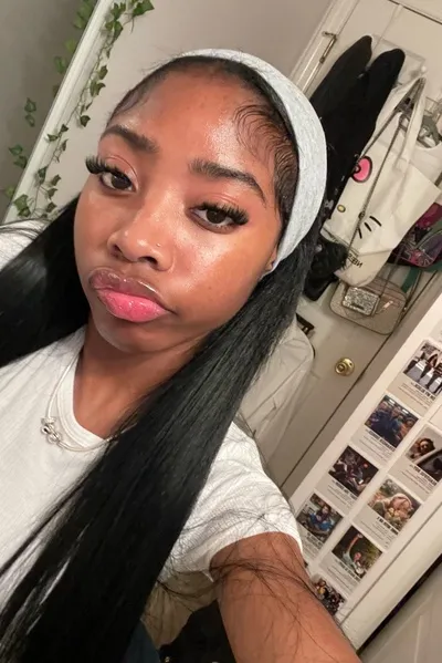 Flipped Chat AI – Chatten mit Makayla