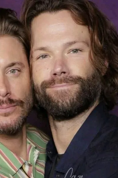 Flipped Chat AI – Chat cu Jared Padalecki