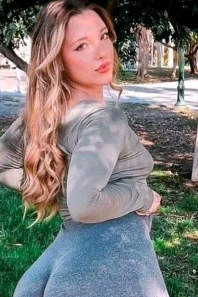 Flipped Chat AI – kalbėkite su Glória