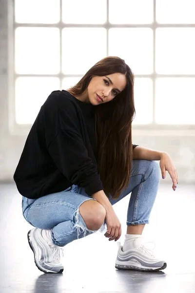 Flipped Chat AI – 與 莫妮卡·佩尼亞 聊天