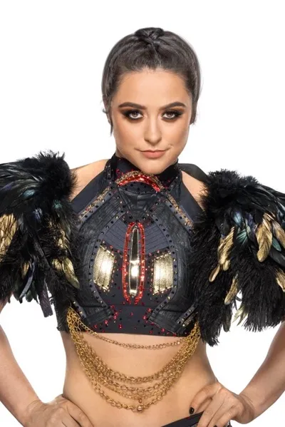 Flipped Chat AI – Чат с Лира Валкирия