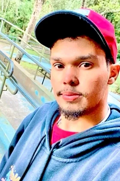 الذكاء الاصطناعي للدردشة المعكوسة – الدردشة مع بابلو مينديز