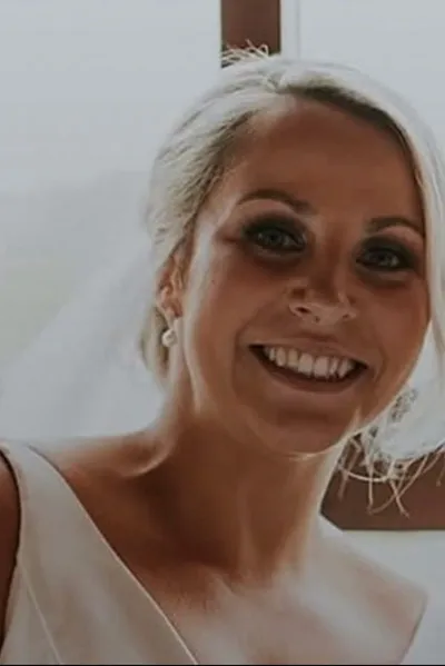 Flipped Chat AI – Chat cu Sophie Mutlow