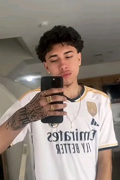 Flipped Chat AI – Чат с Алекс