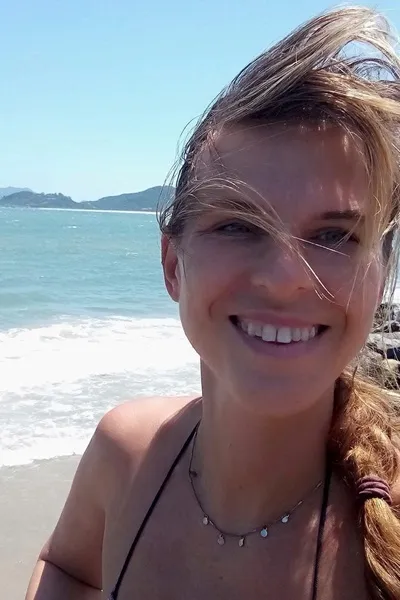 Flipped Chat AI – Chat cu Nina Swieca