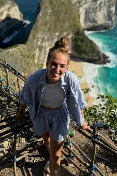 फ़्लिप्ड चैट AI – सोफिया के साथ चैट करें