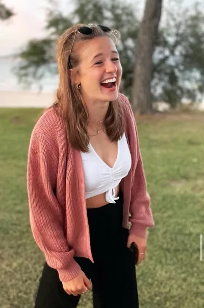 Flipped Chat AI – Csevegés Anna