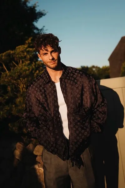 Flipped Chat AI – Discuter avec Adrián Falk