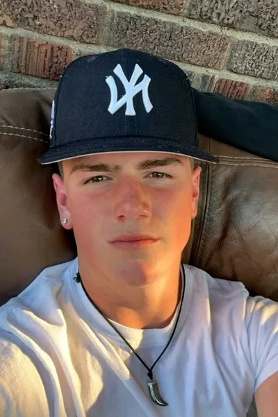 Flipped chat ai - makipag -chat sa Luke valley