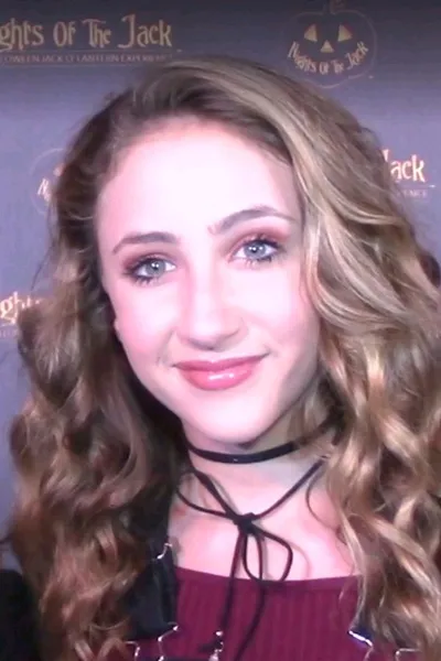 Flipped Chat AI – Chat cu Ava Grace Kolker