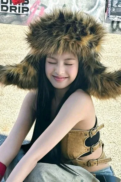 Flipped Chat AI – แชทกับ ชิกิตา