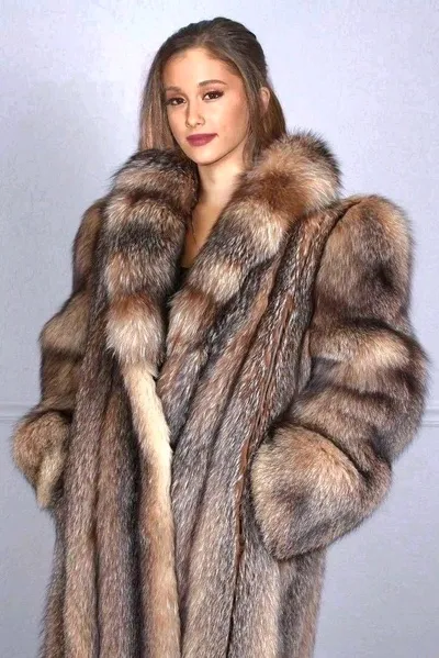 Odwrócony czat AI – rozmawiaj z Mis Felly