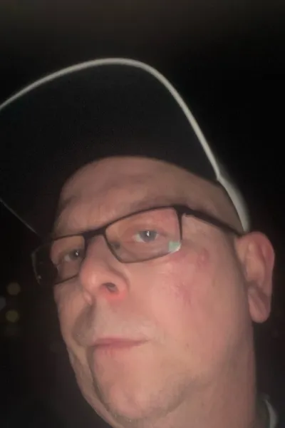 Flipped Chat AI – Чат с Рувен Хартманн