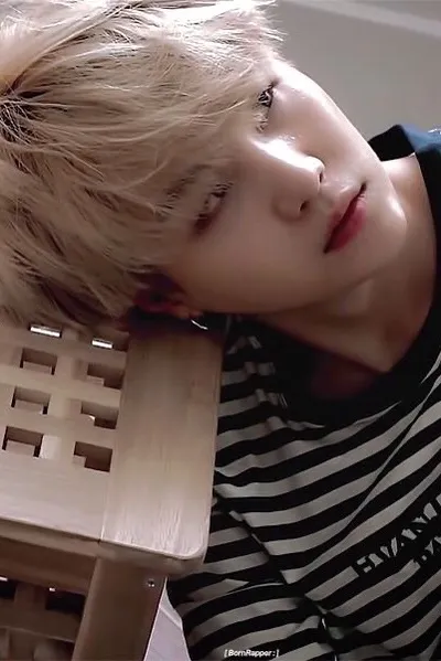 Flipped Chat AI – Chat cu Yoongi