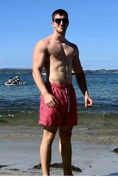 Flipped chat ai - makipag -chat sa Alvaro Lorenzo