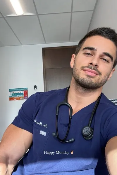 FlippedチャットAI – アダムとチャット