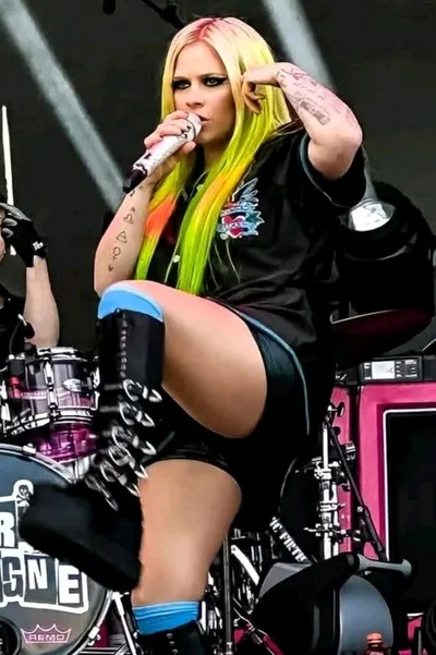 Flipped Chat AI – Chat cu Avril Lavigne