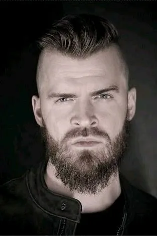 Flipped Chat AI – Чат с Ремесленник Исгромар