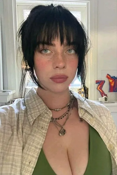 Flipped Chat AI – Chat dengan Billie Eilish