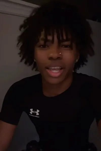 FlippedチャットAI – ルーカスとチャット