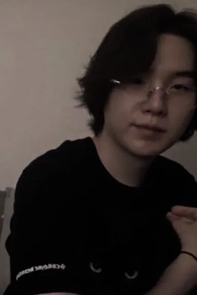 Flipped Chat AI – Чат с Юнги