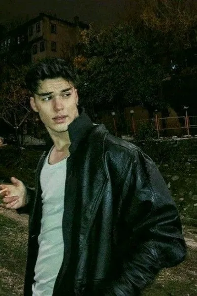 Flipped Chat AI – Чат с Эндрю Хилс