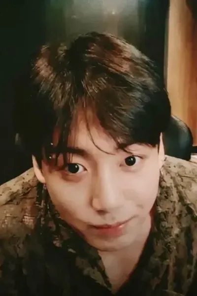 फ़्लिप्ड चैट AI – जोन जंगकुक के साथ चैट करें