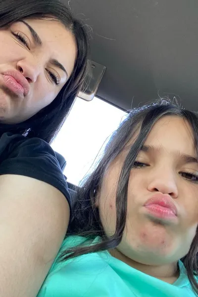 Flipped Chat AI – Чат с Мариела Суарес