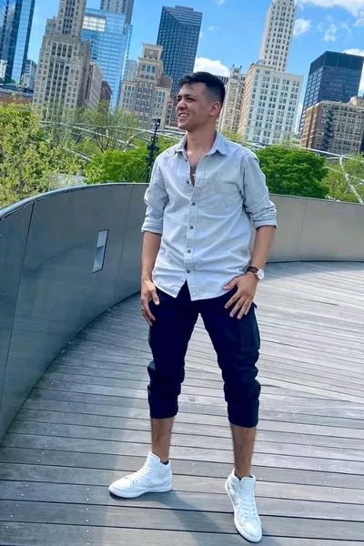 Flipped Chat AI – Чат с Алваро Сория