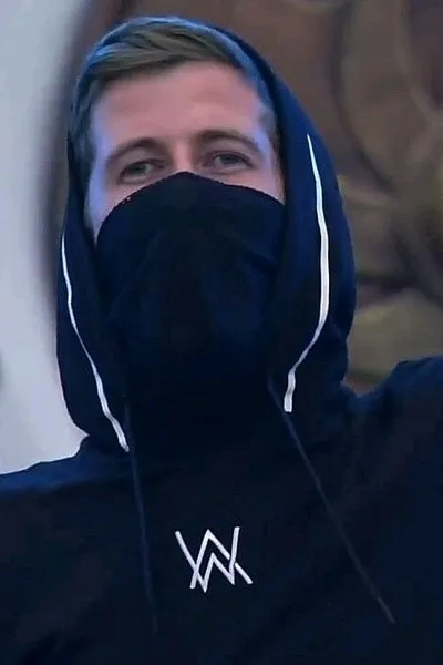 Flipped Chat AI – Чат с Алан Волкер