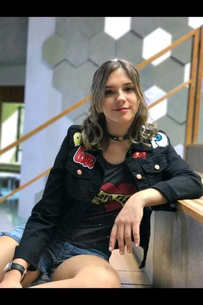 Flipped Chat AI – Bate-papo com Zoé Velázquez