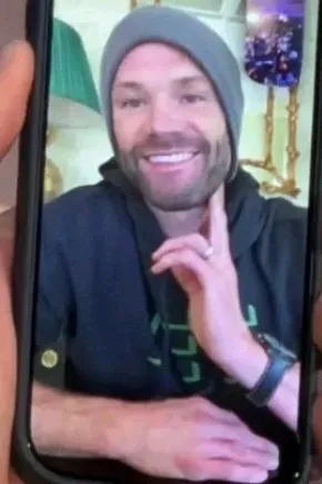 Çevrilmiş Sohbet Yapay Zekası – Jared Padalecki Toddile sohbet edin