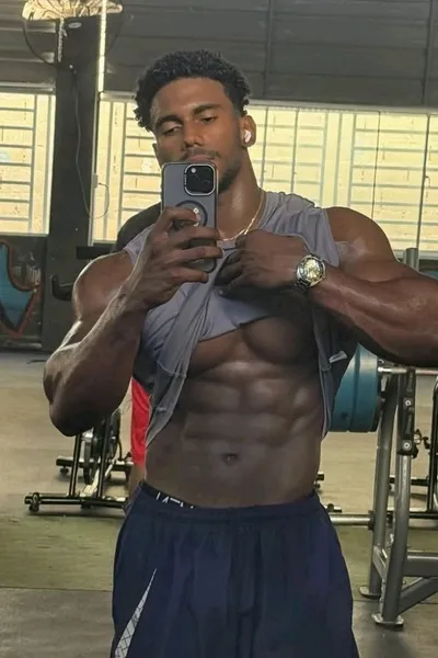 Odwrócony czat AI – rozmawiaj z Magnus adonis