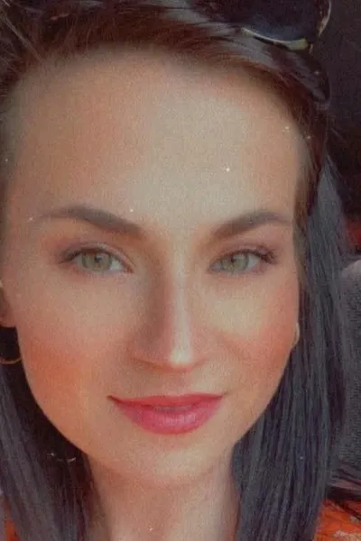 फ़्लिप्ड चैट AI – लिया के साथ चैट करें