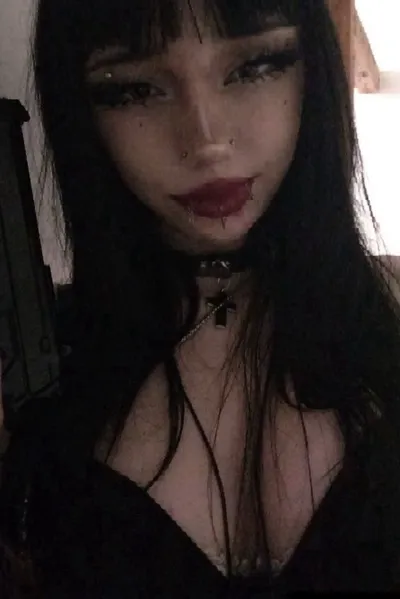 Flipped Chat AI – Chatta med Zara - Goth bästa vän