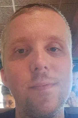 Flipped Chat AI – kalbėkite su Johnnie Burns