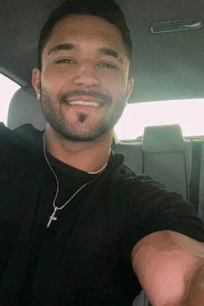 Flipped Chat AI – kalbėkite su Loganas Reinoldsas